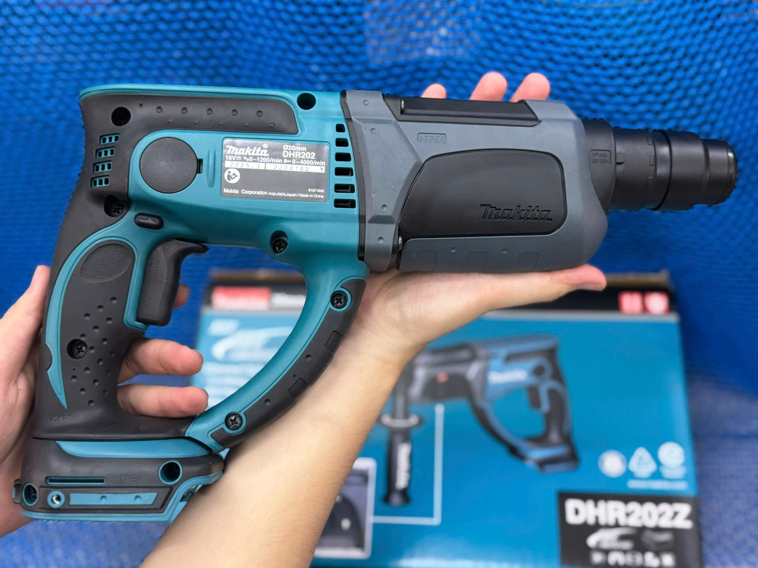 Máy khoan bê tông dùng pin Makita 18V DHR202Z (Chưa kèm Pin & Sạc)